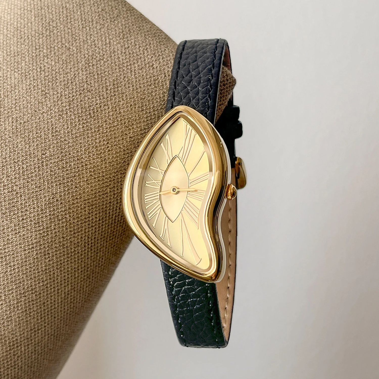 Montre créative rétro haut de  - Cartier Watch Tank avis et prix