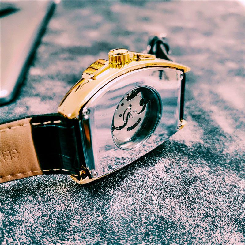 Montre mécanique de luxe pour  - Cartier Watch Tank avis et prix