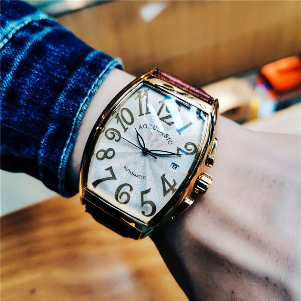 Montre mécanique de luxe pour  - Cartier Watch Tank avis et prix